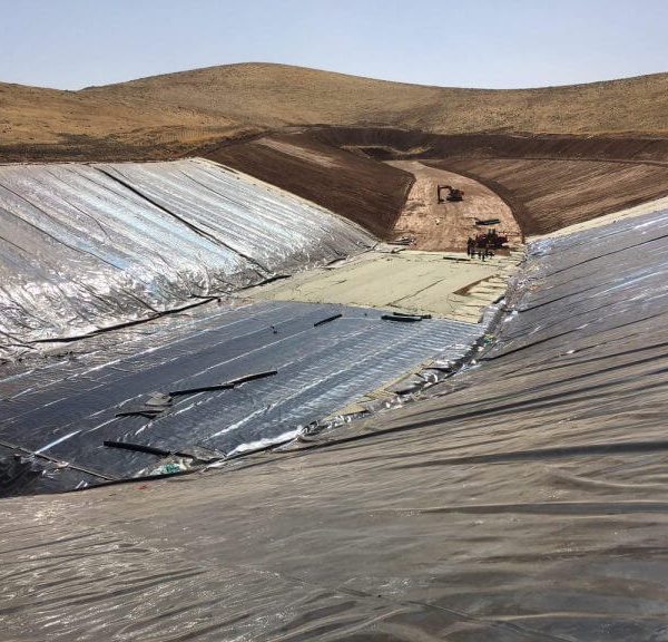 Insulation of secondary tanks and tailings dam